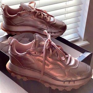 Reebok/Cardi B collaboration, SZ 11M, leather RoseGold, worn once!